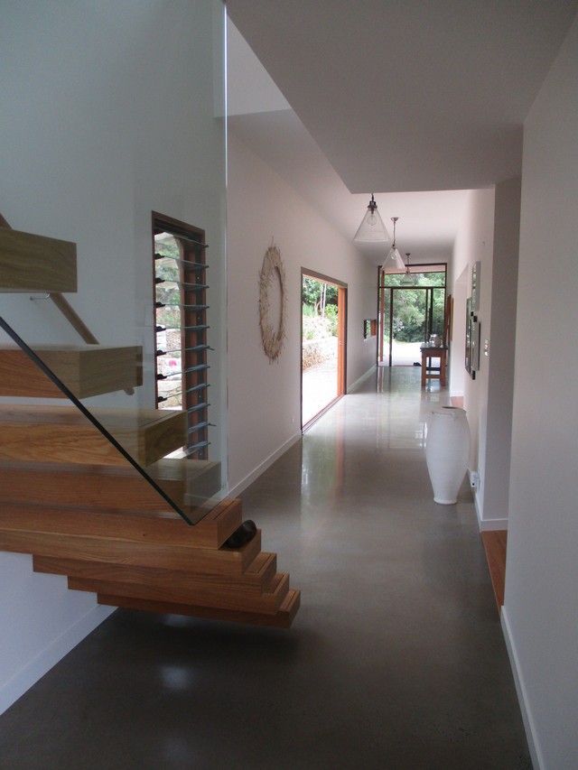 Byron Bay Hinterland House cantilevered stairs 3